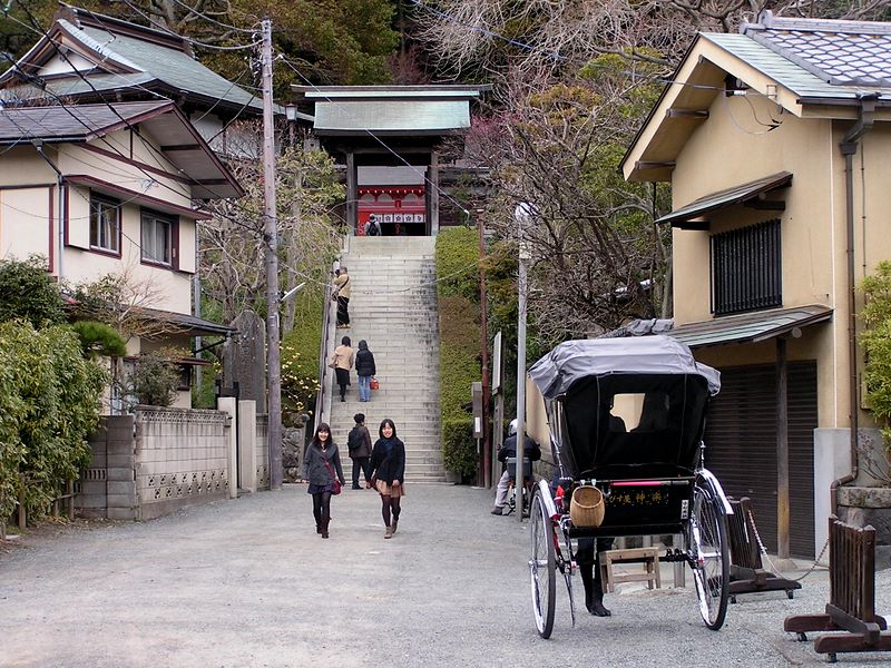天園 -- 荏柄天神社参道