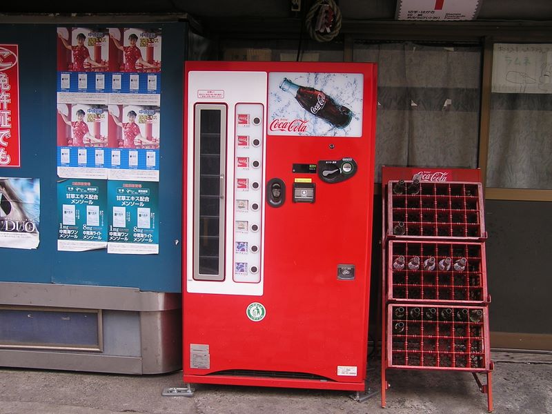 天園 -- コーラをガラス瓶で飲める自動販売機