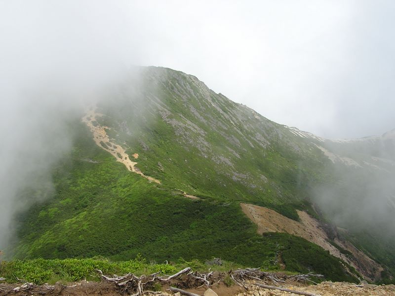 天狗岳 -- 西天狗から東天狗に続く尾根