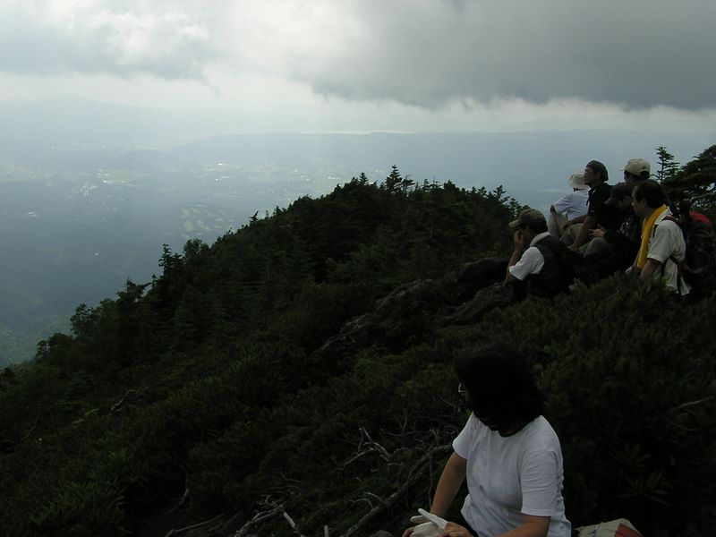 天狗岳 -- 第一展望台より望む諏訪湖が光っていた