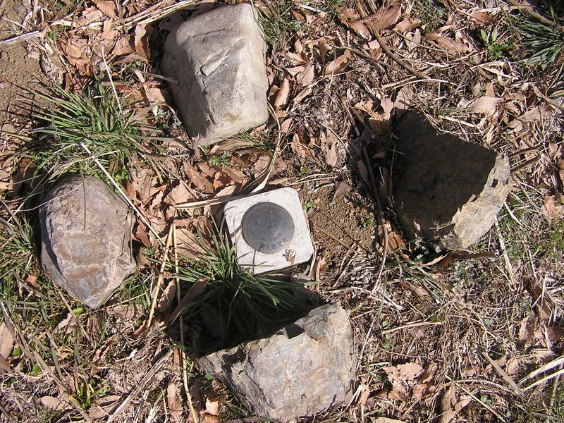 天狗岩・赤ぼっこ -- 四等三角点