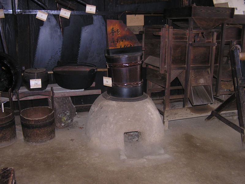 天狗岩・赤ぼっこ -- 旧宮崎家の竈