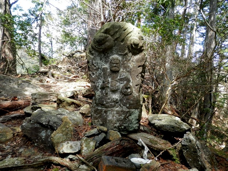 にらみを利かせる不動様