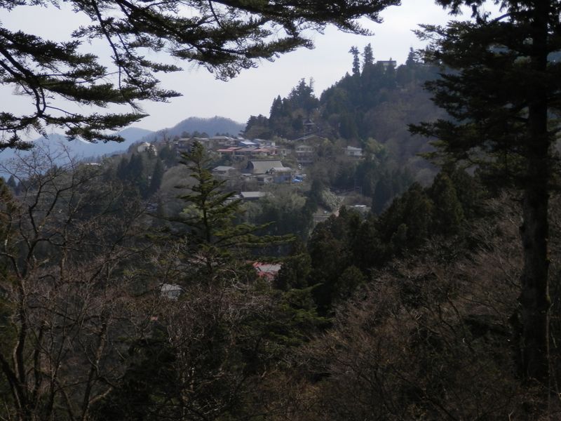 御岳山上集落まで行く