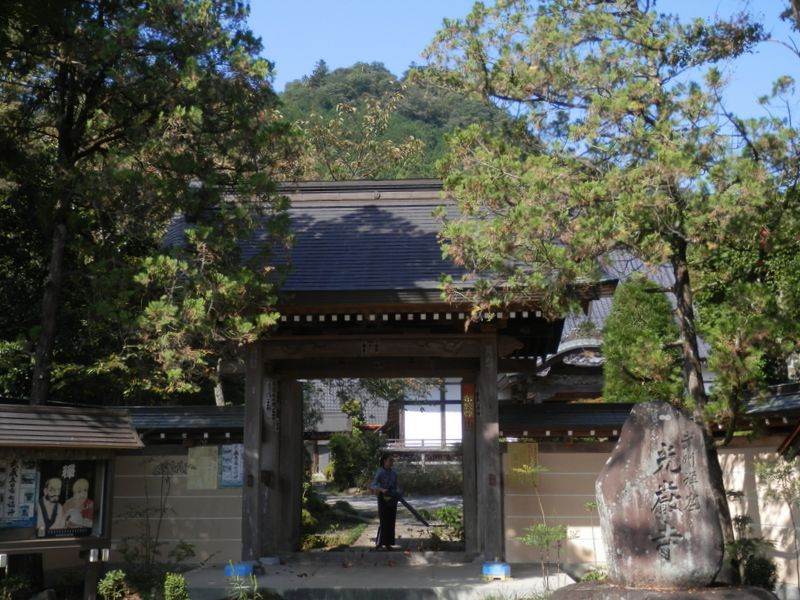 光厳寺の裏手より城山に登る