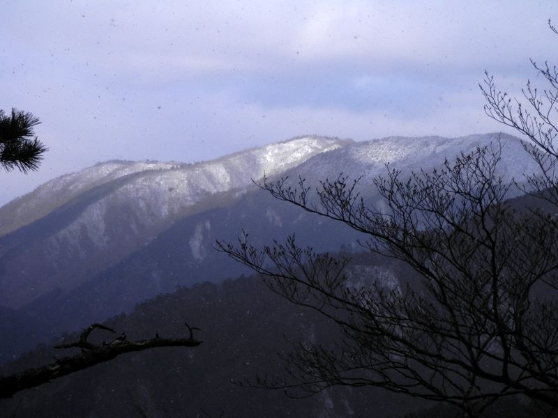 鍋割山には日が射していた
