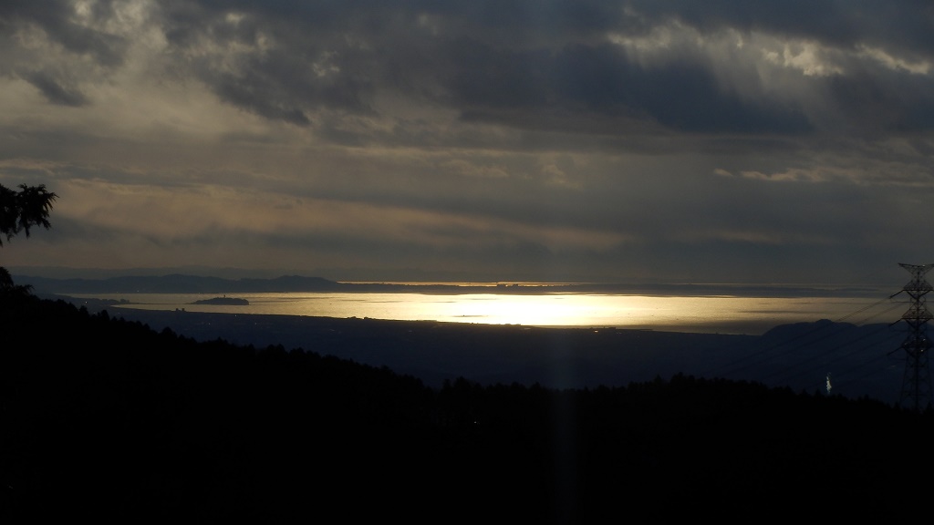 見晴茶屋より、相模湾と東京湾を望む