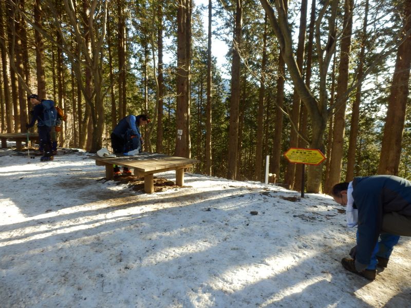 アイゼンを装着