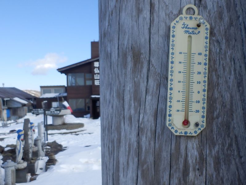 温度計は、マイナス4℃