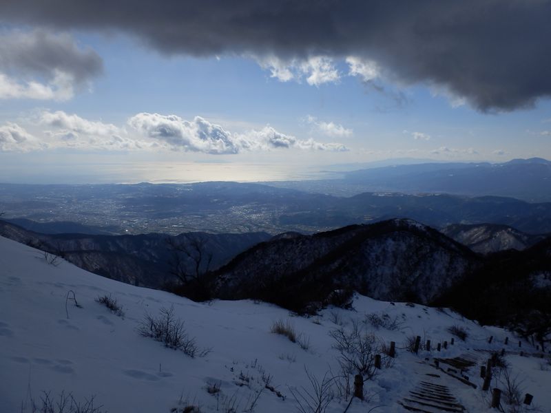 塔ノ岳山頂を暗雲が覆い始める