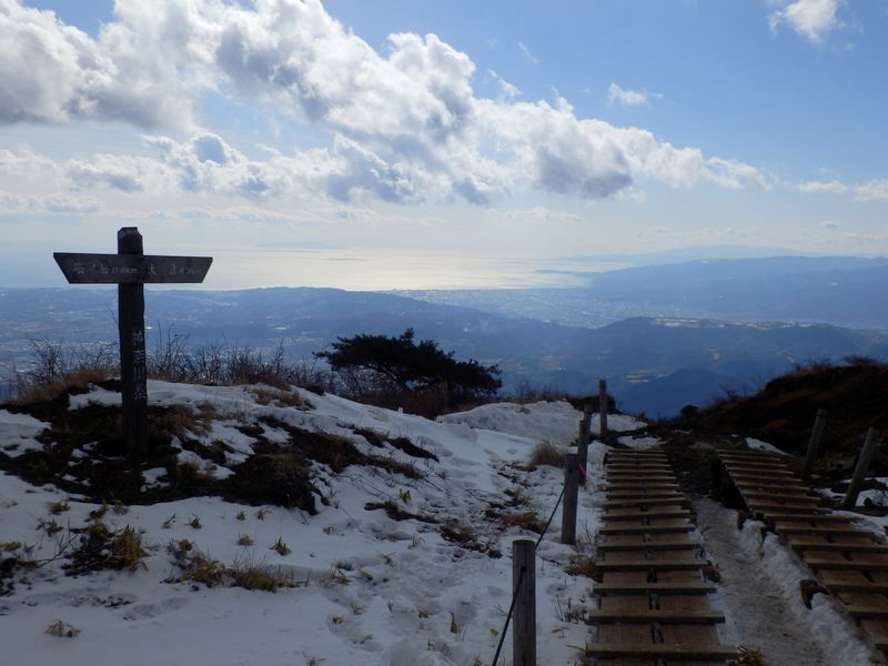 花立に来ても、まだ暗雲下