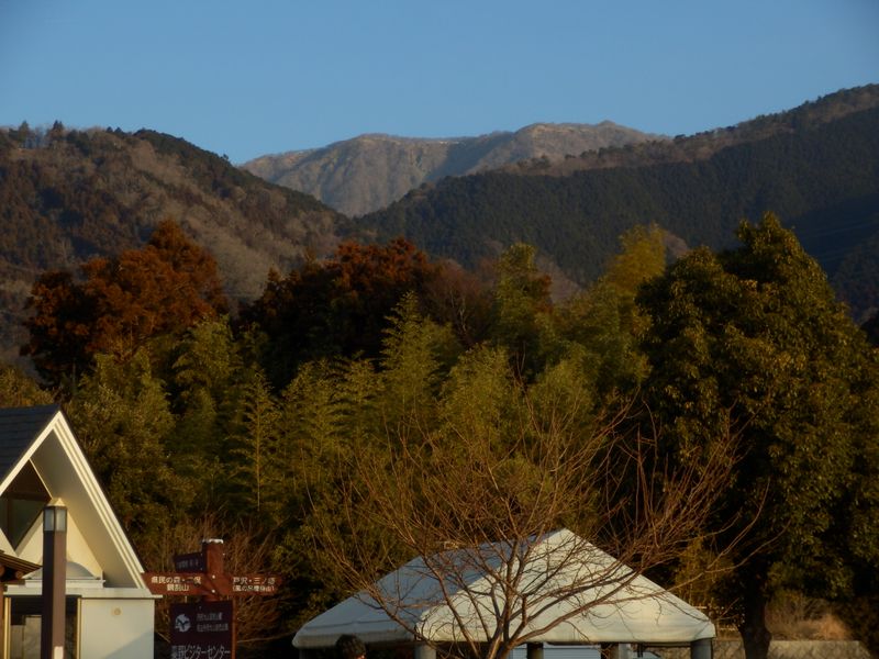 大倉から望む鍋割山稜