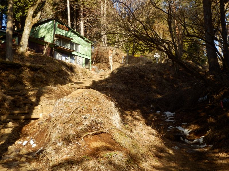 駒止茶屋あたりは微量の残雪