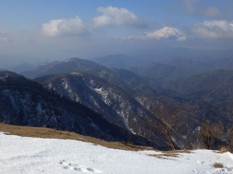 鍋割山稜と、その先の檜岳山稜