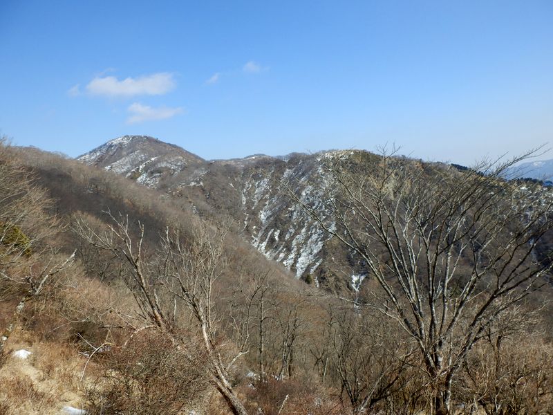 鍋割山稜より塔ノ岳を振り返る
