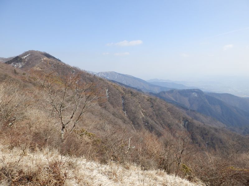 マルガヤ尾根を望む