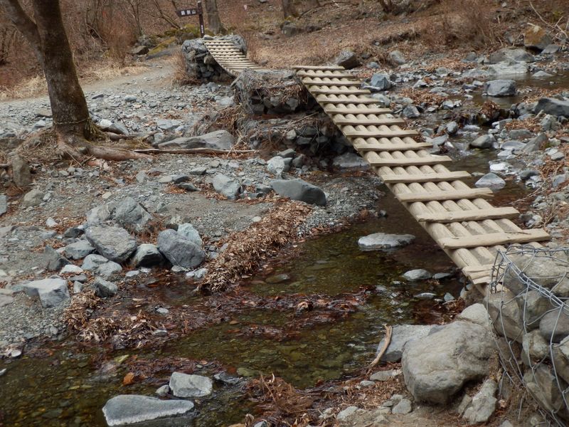 勘七ノ沢を越える