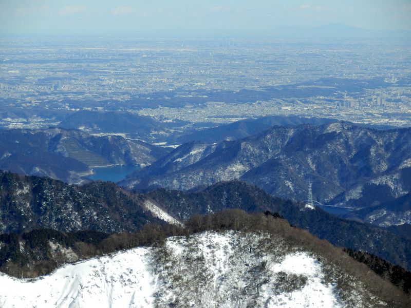 宮ヶ瀬湖を望む