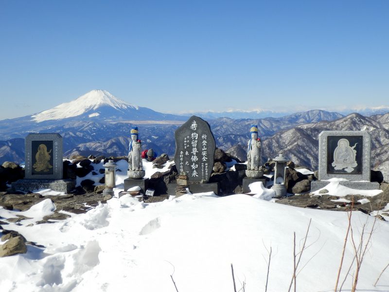 強風が吹きすさんで