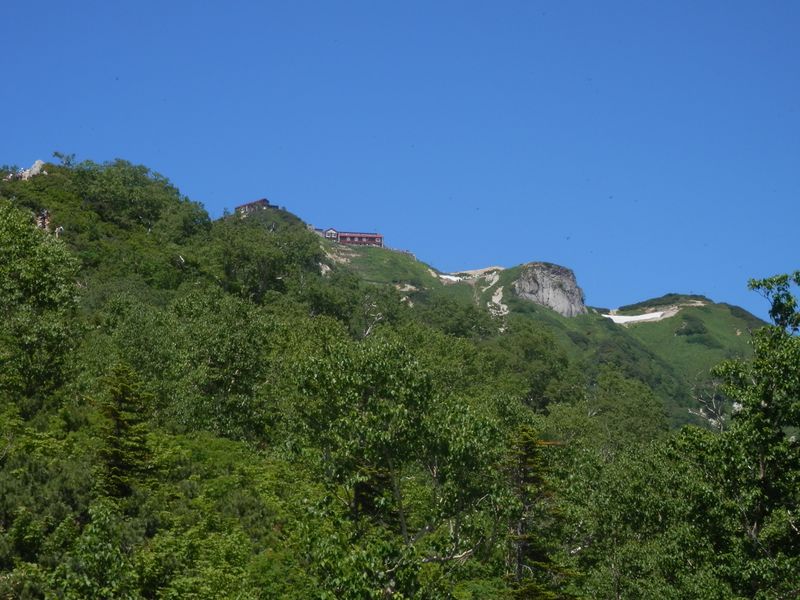 合戦沢ノ頭に来ると、燕山荘が見える