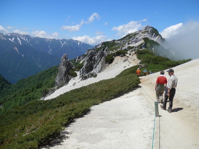 手ぶらで燕岳に向かう