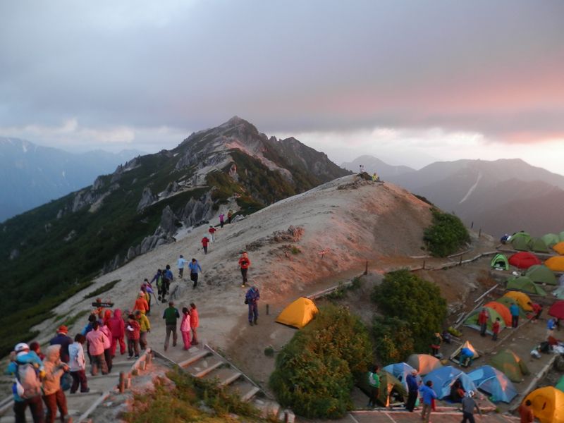 朝日を受ける燕岳