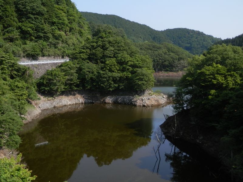 金沢橋より、金沢川を見下ろす