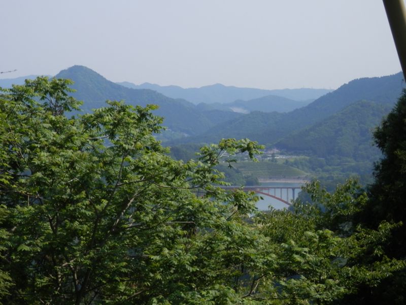 虹の大橋と仙洞寺山