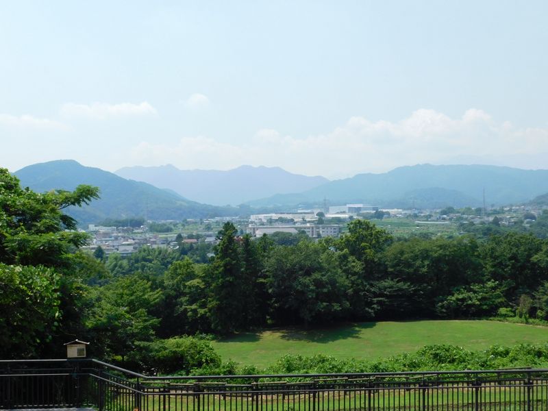 展望台より、高取山、仏果山
