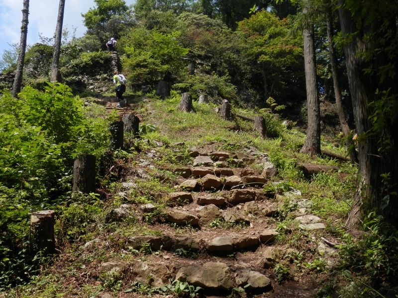 日の出山山頂直下