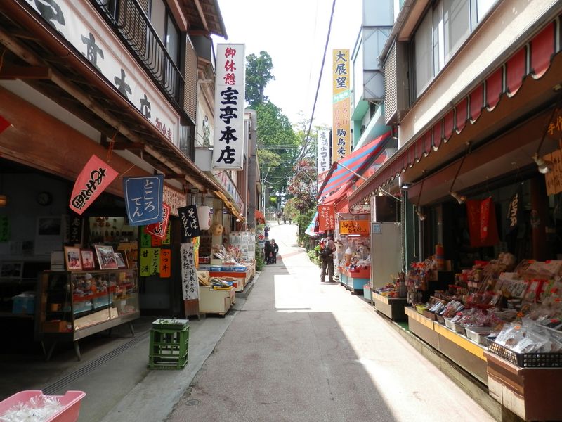 御岳山上の商店街