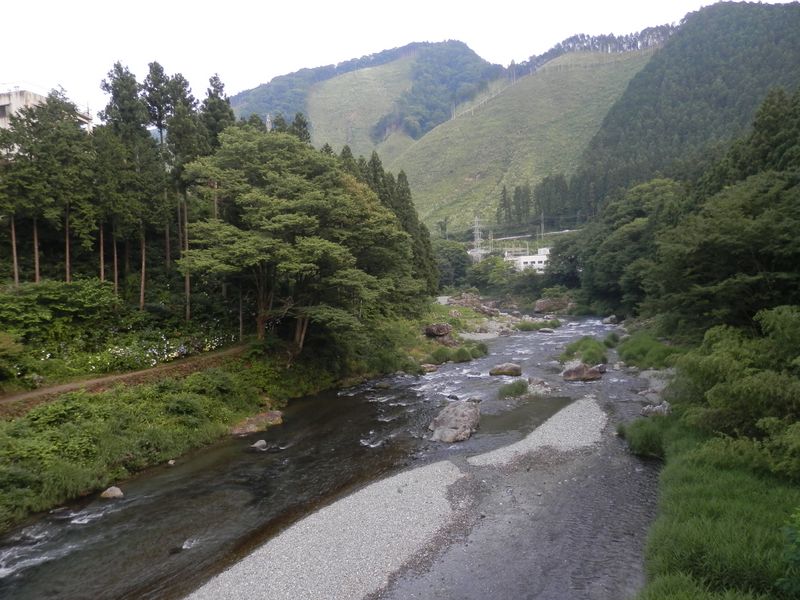 神路橋（かみじばし）より多摩川を望む