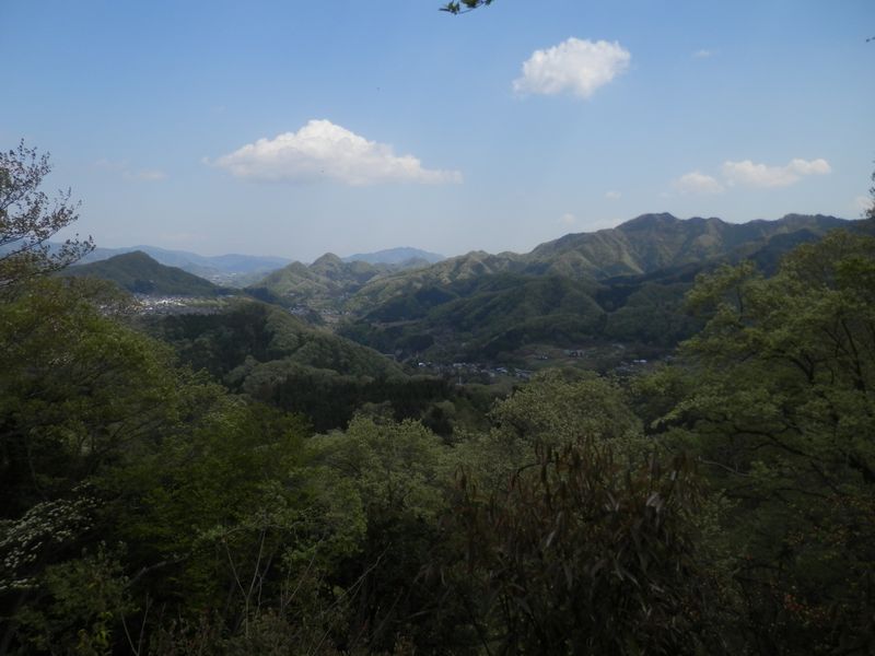 郷司山より、高柄山と御前山群を望む