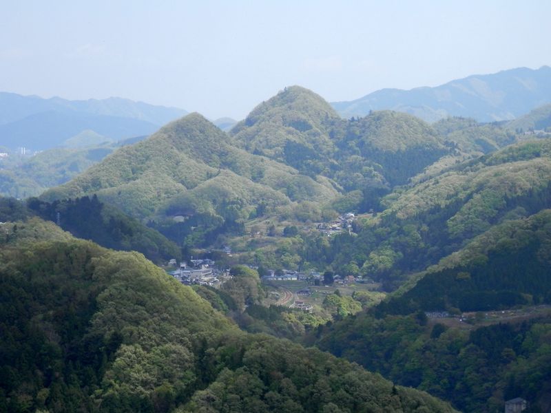 鶴島御前山（中）と栃穴御前山