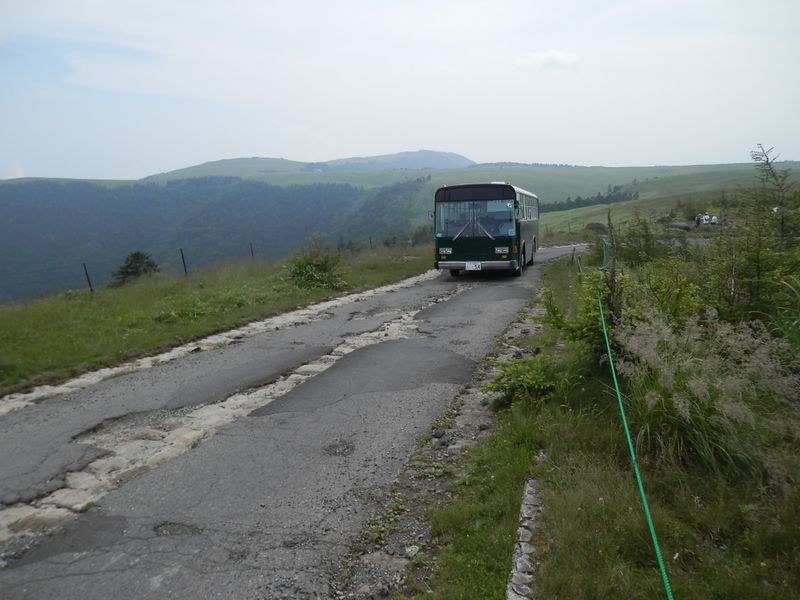 美ヶ原 -- このバスは、ものすごい黒煙を吐く