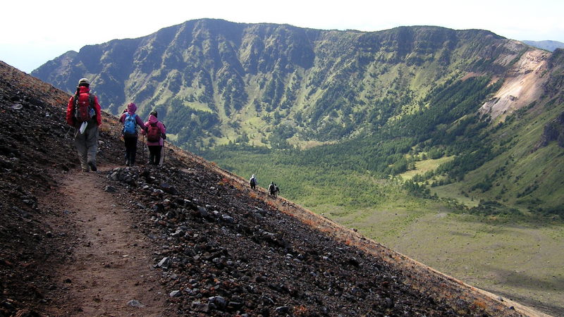 浅間山から第一外輪山を望む