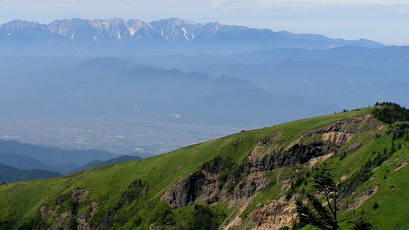 四阿山の雄大な北アルプス展望