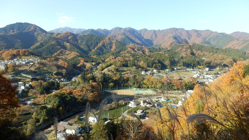 華厳山南尾根から望む清川村