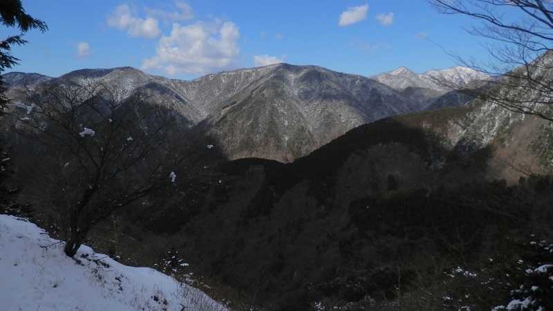栗ノ木洞より望む、檜洞丸、雨山、檜岳
