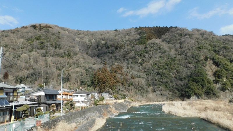 半原の日向橋から望む大峰