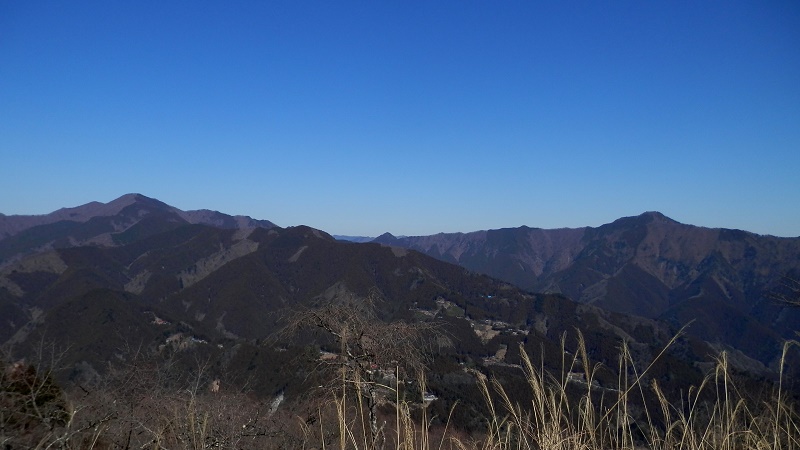 御前山と大岳山