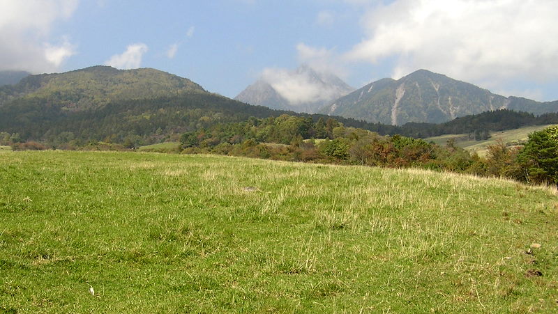 白雲に煙る赤岳