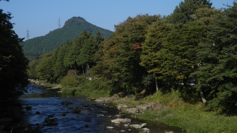 佳月橋より、城山を望む