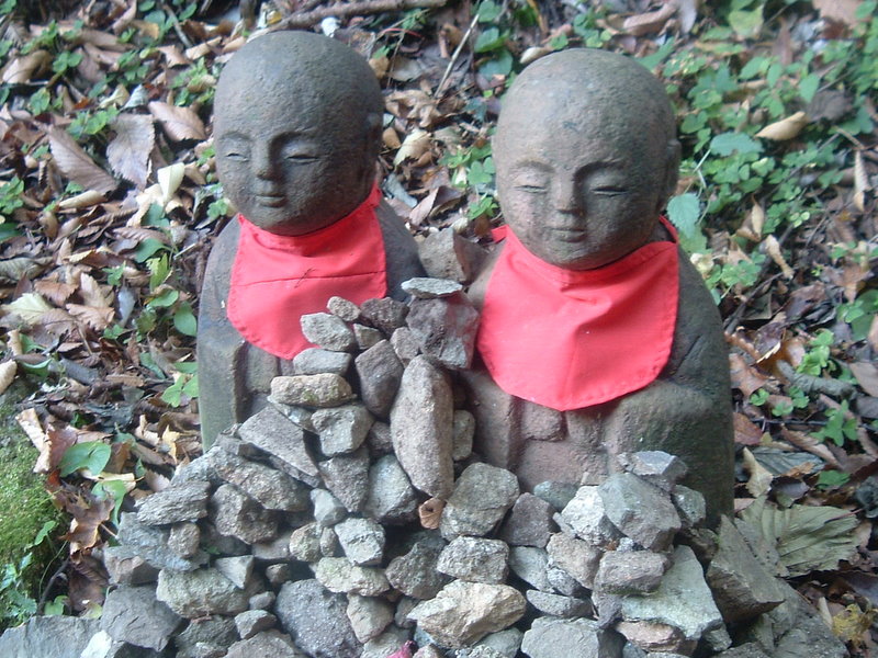 イタツミ尾根から大山 -- かわいいツイン地蔵さん