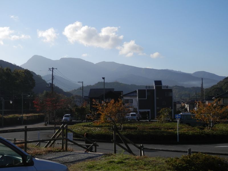 JR足柄駅より金時山を望む