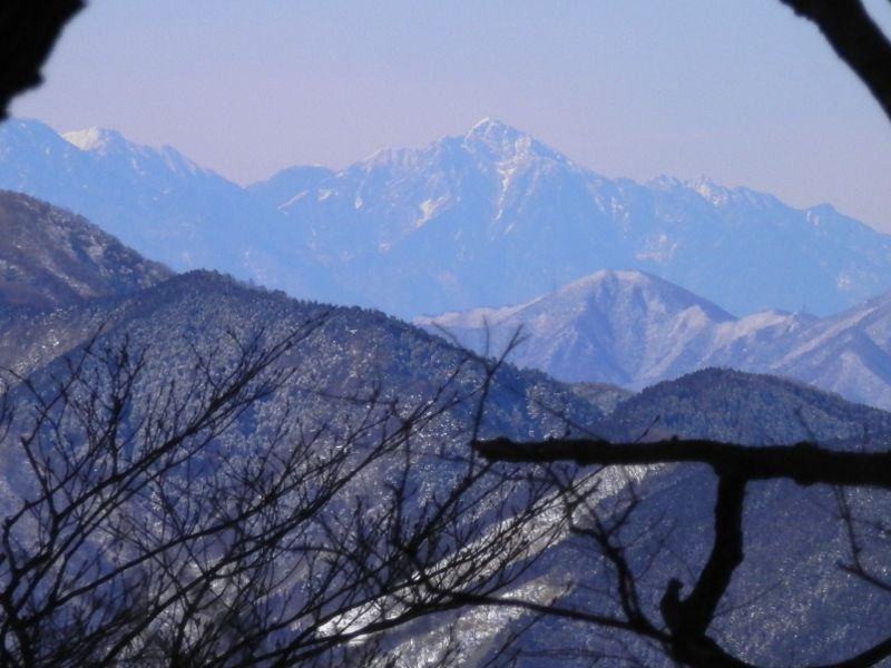 黍殻避難小屋付近より、甲斐駒ケ岳を望む