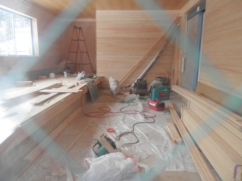  黍殻避難小屋は、2月28日まで工事予定