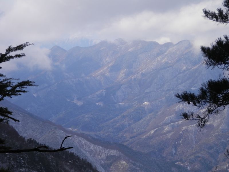  南アルプスも見えづらくなった