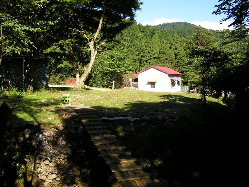 ヨモギ平・三ノ塔 -- 門戸口に到着