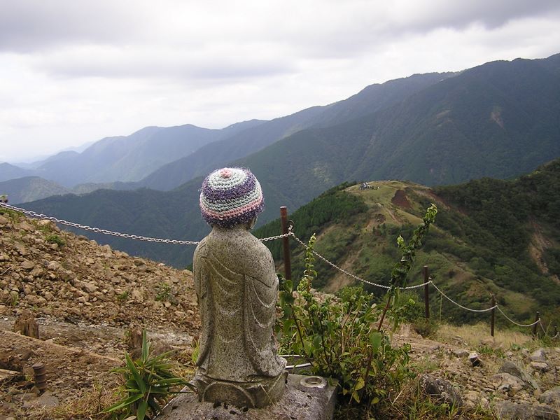 ヨモギ平・三ノ塔 -- 表尾根に到着